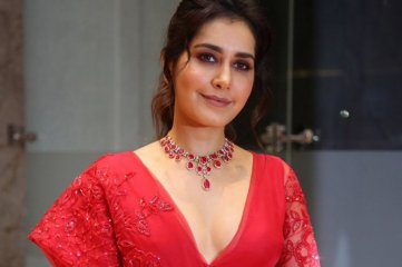 Raashi Khanna at World Famoud Lover Pre Release Event